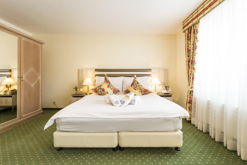 Posthotel Holiday Villa Arosa Esterno foto