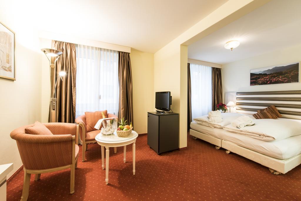 Posthotel Holiday Villa Arosa Esterno foto
