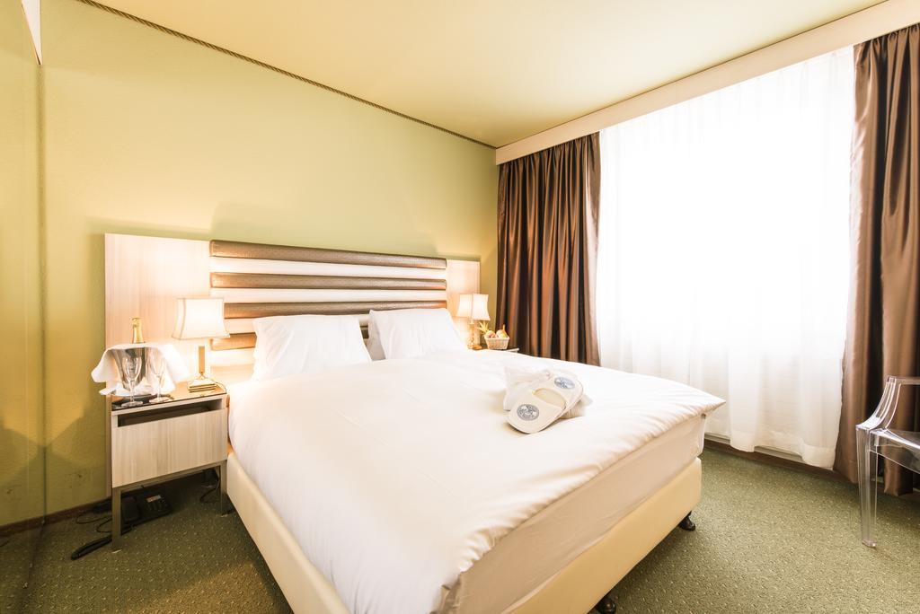 Posthotel Holiday Villa Arosa Esterno foto